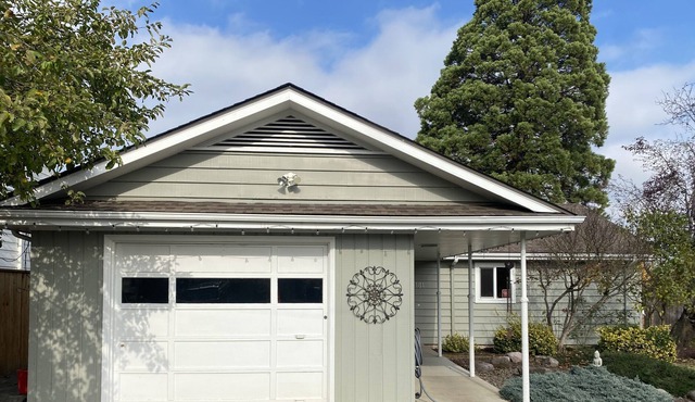 Quaint Vintage Home Near University