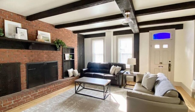 Quaint, Vintage Reno in Manheim