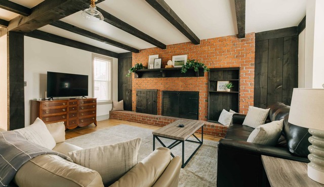 Quaint, Vintage Reno in Manheim