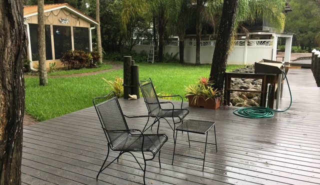 Quaint Waterfront Cottage-75 Ft. Boat dock
