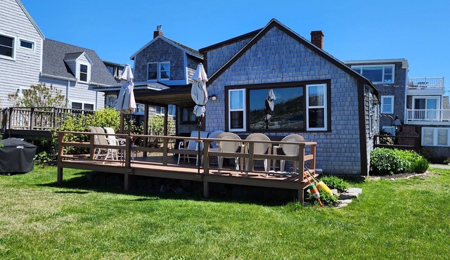 Quaint Waterfront Cottage