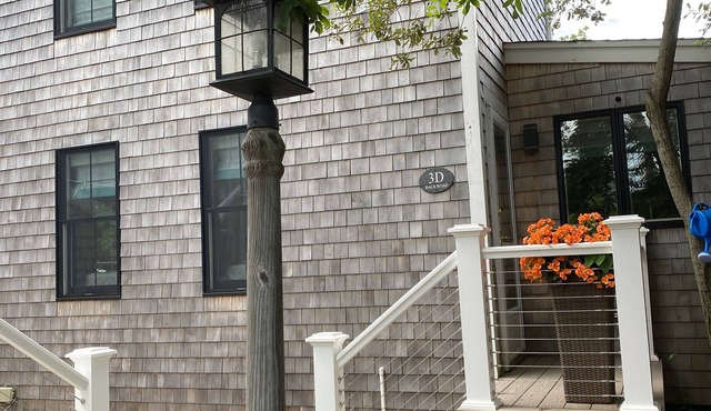 Quaint West End, Free Standing Cottage, 2 Bed/2 Bath Condo on 2 Levels.