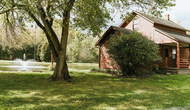 Quaint Winesburg Cottage w/Porch & Pond!