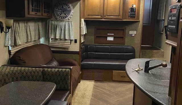 Quaint Woodlands 2 Bedroom Fifth Wheel Camper