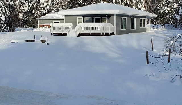 Quaint Year Round Cabin with Access to Lake Minnewawa.