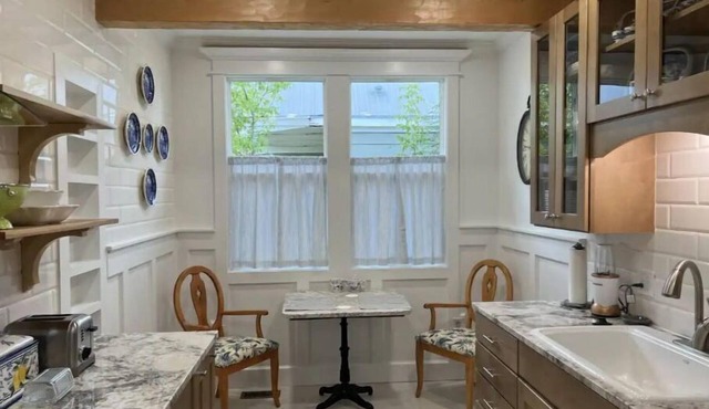 Quality and Detail: 3 Blks Med Center & Downtown