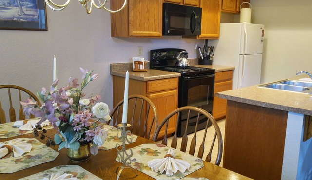 Quality Hill Resort Villa, relax in the tall pines