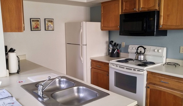 Quality Hill Resort Villa, sleeps 6, fully equipped kitchen, dining room