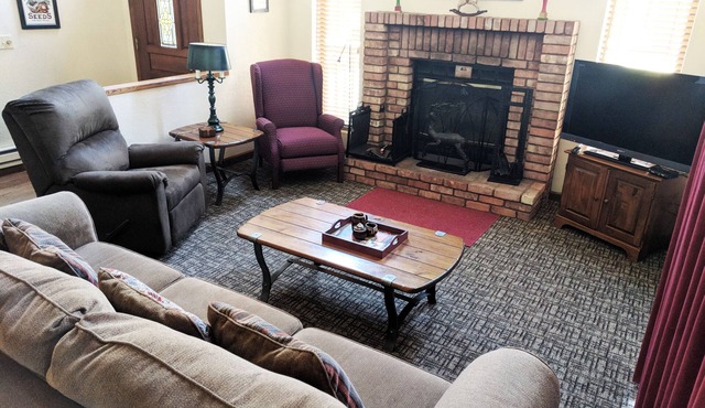 Quality Hill Resort Villa, luxury vacation town home, sleeps six