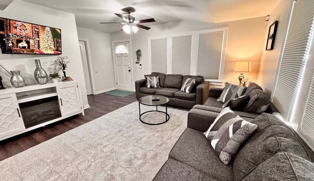 Quality Home Port Royal. Pets are allowed