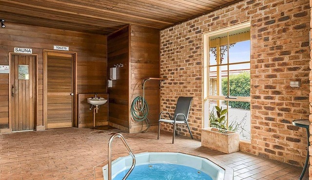 Quality Inn Colonial