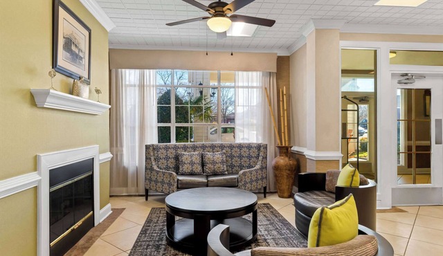 Quality Inn Fayetteville near Historic Downtown Square