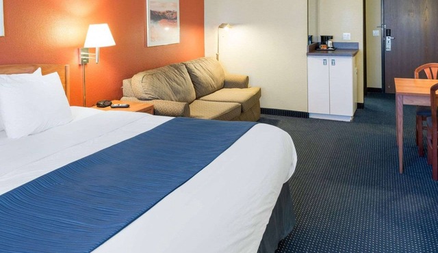 Quality Inn Lakeville North