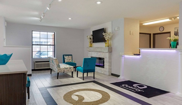 Quality Inn Lee - Lenox South