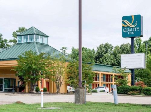 Quality Inn Louisville MS