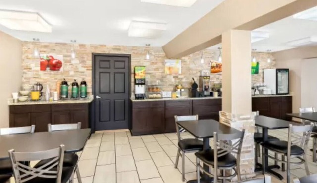 Quality Inn Middleburg Heights near Cleveland Airport