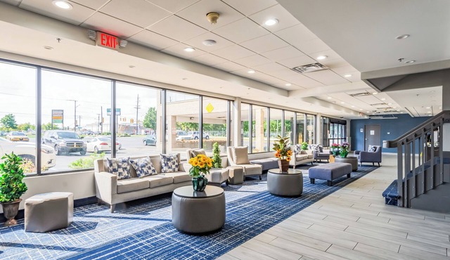 Quality Inn Roseville-Detroit North