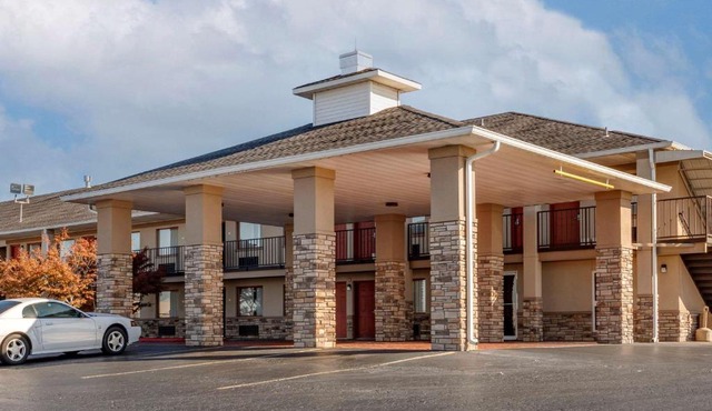 Quality Inn Russellville I-40