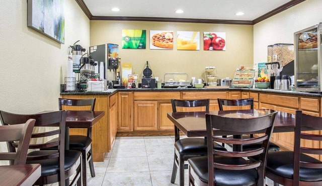 Quality Inn San Diego I-5 Naval Base
