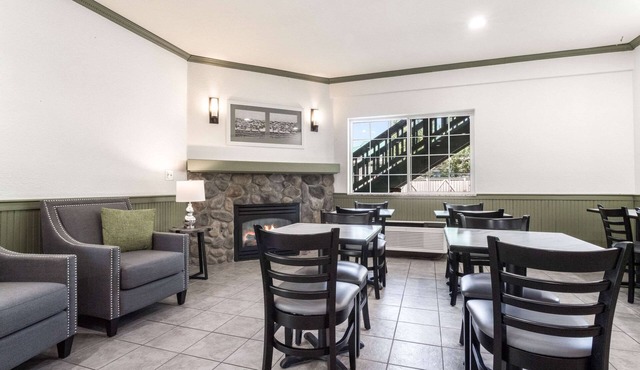 Quality Inn & Suites Bainbridge Island