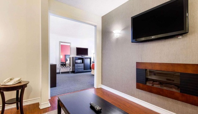 Quality Inn & Suites 5585 Ambler Drive Mississauga Ontario