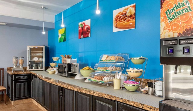Quality Inn & Suites at The Outlets Mercedes/Weslaco