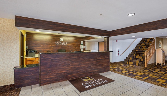 Quality Inn & Suites Belmont - Platteville