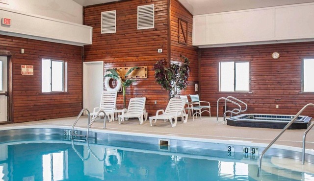 Quality Inn & Suites Boonville - Columbia