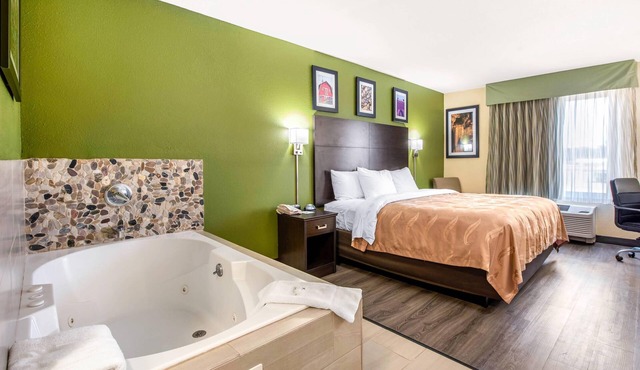 Quality Inn & Suites Brandenburg - Fort Knox