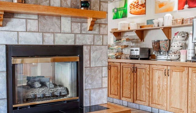 Quality Inn & Suites Bremerton near Naval Shipyard