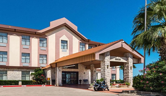 Quality Inn & Suites Buda