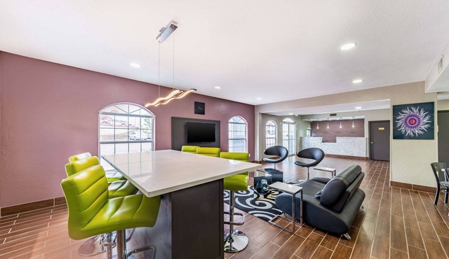 Quality Inn & Suites Canton