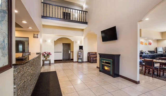 Quality Inn & Suites Caseyville - St. Louis