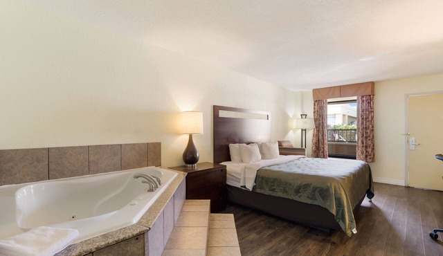 Quality Inn & Suites Conference Center Statesboro Historic District