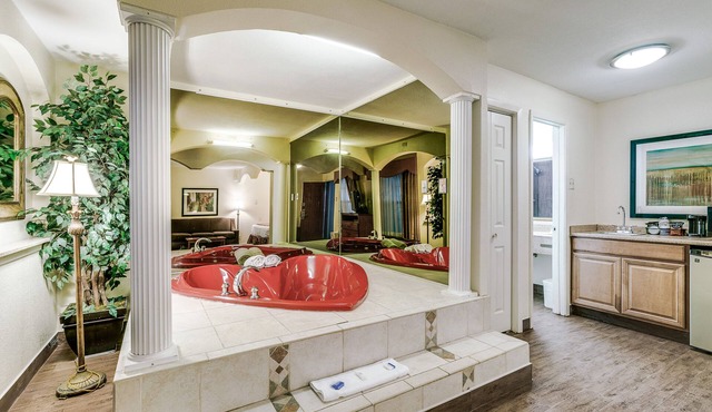 Quality Inn & Suites Dallas - Cityplace