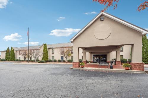 Quality Inn & Suites Dawsonville