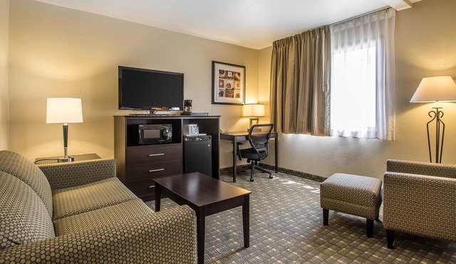 Quality Inn & Suites Decorah