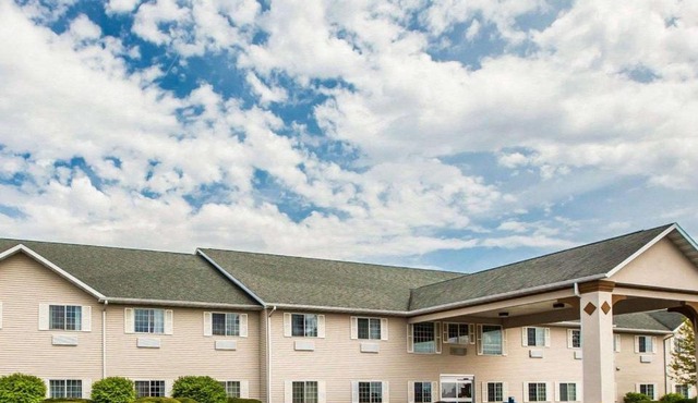 Quality Inn & Suites Dixon near I-88