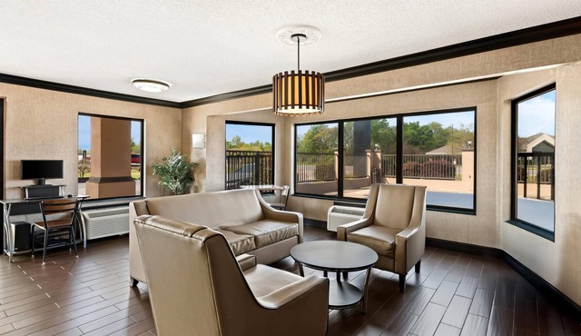 Quality Inn & Suites Dumas