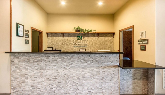 Quality Inn & Suites East Troy I-43