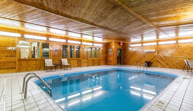 Quality Inn & Suites Eau Claire University Area
