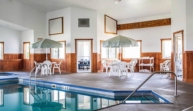 Quality Inn & Suites Eldridge Davenport North