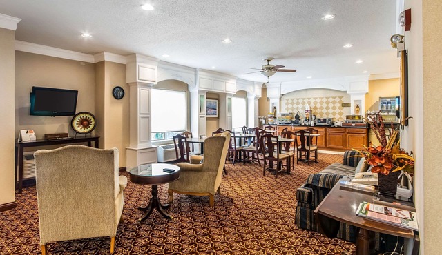 Quality Inn & Suites Evansville North