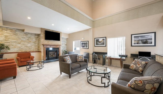 Quality Inn & Suites Fishkill South near I-84