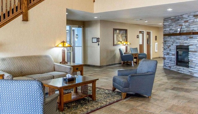 Quality Inn & Suites Fort Madison near Hwy 61