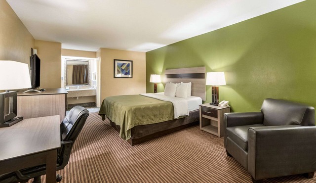 Quality Inn & Suites Garland - East Dallas