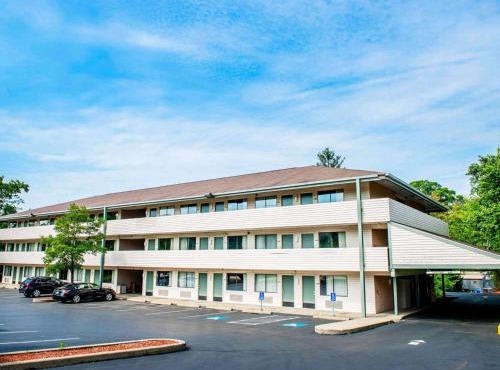 Quality Inn & Suites Gibsonia - Pittsburgh North