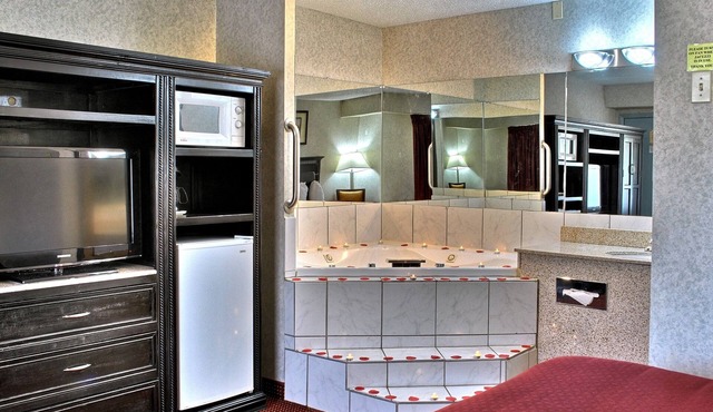 Quality Inn & Suites Gibsonia - Pittsburgh North