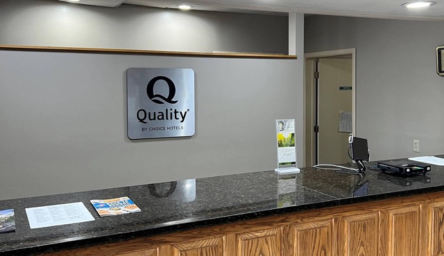 Quality Inn & Suites Grants - I-40