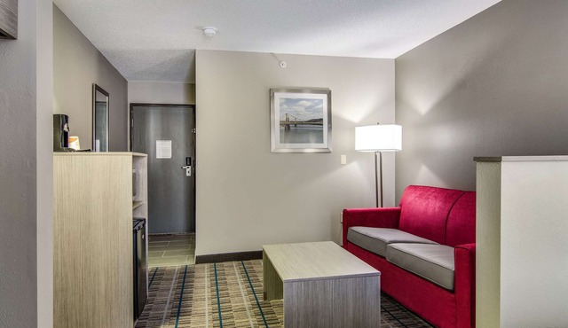 Quality Inn & Suites Grove City - Outlet Mall